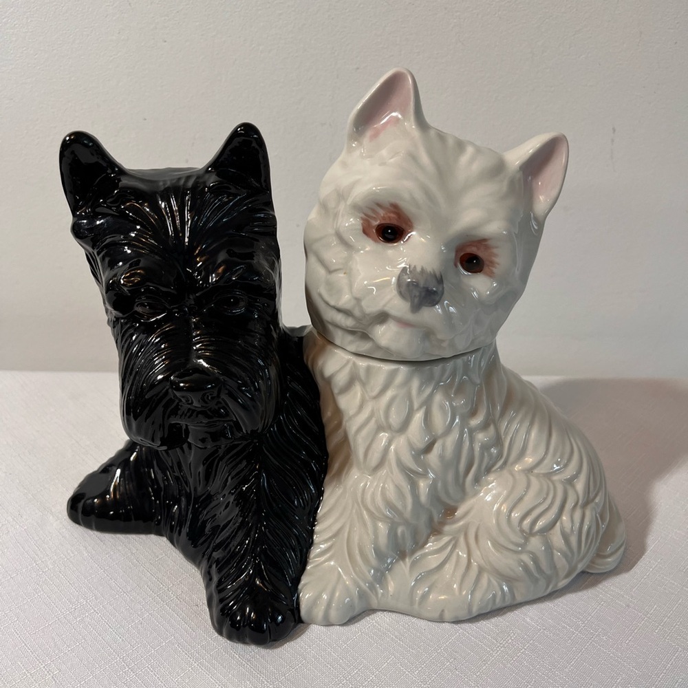 Vintage collectible Black & White Scotch Whisky decanter Scottish Terriers